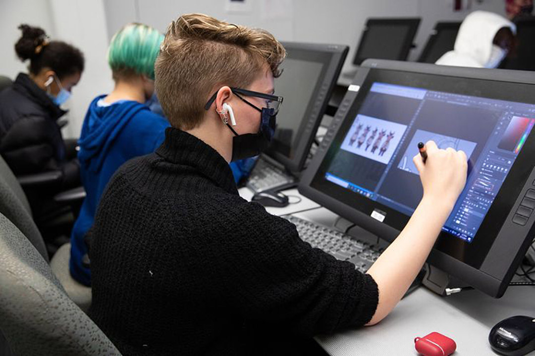 Students drawing digital art on Wacom screen